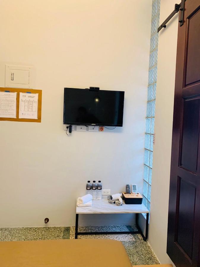Oyaji Guesthouse-依人數床位數計價開放房型 Тайнан Екстериор снимка