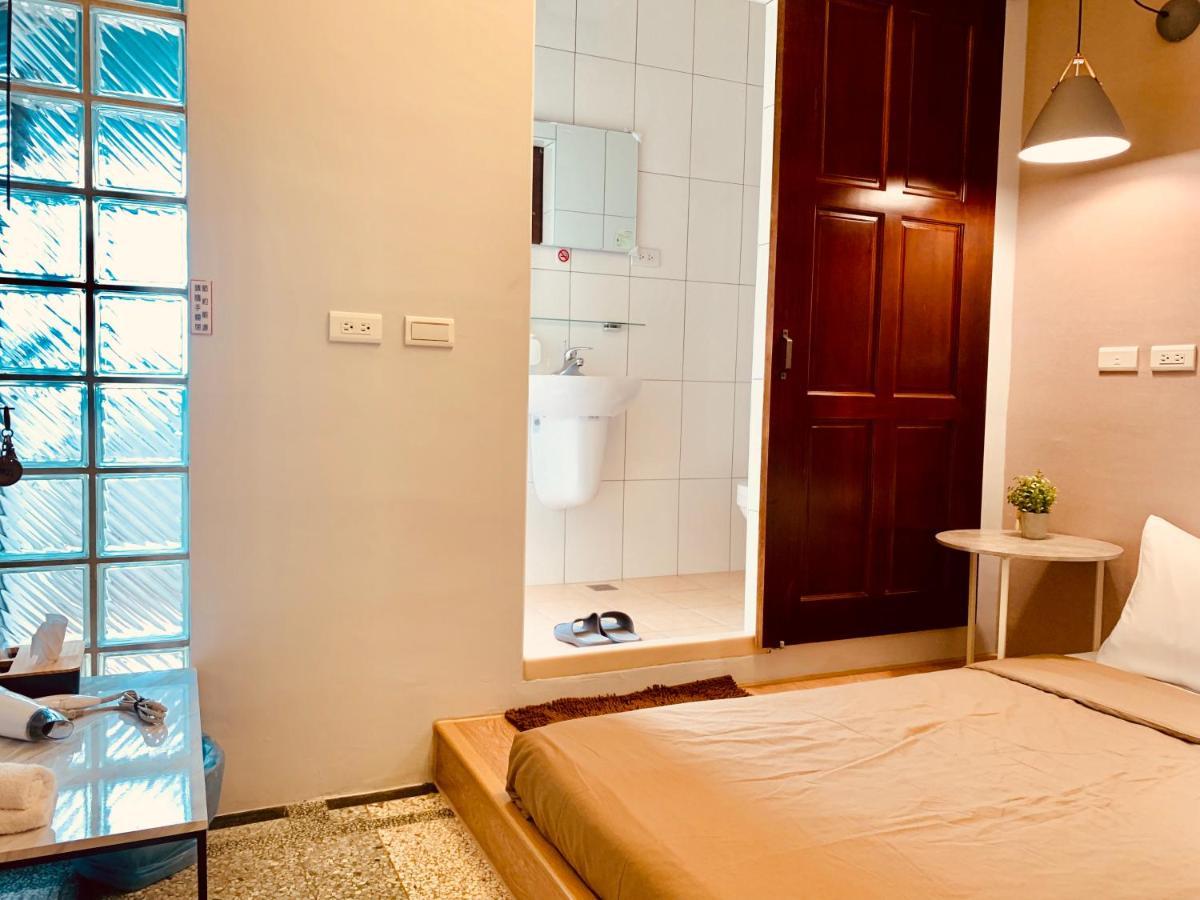 Oyaji Guesthouse-依人數床位數計價開放房型 Тайнан Екстериор снимка